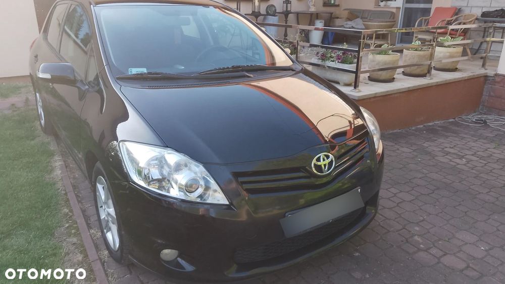 Toyota Auris 1.6 Premium + - 1