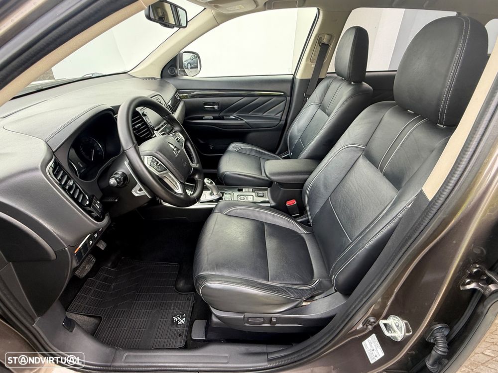 Mitsubishi Outlander 2.0 Instyle Navi - 16