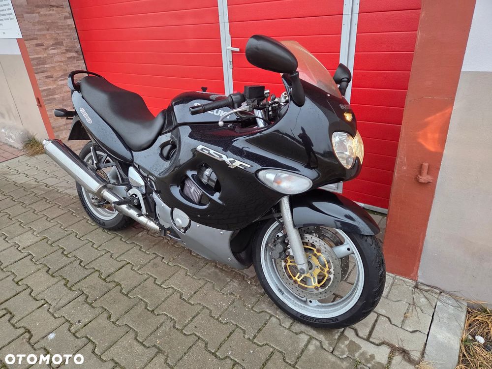 Suzuki GSX - 2