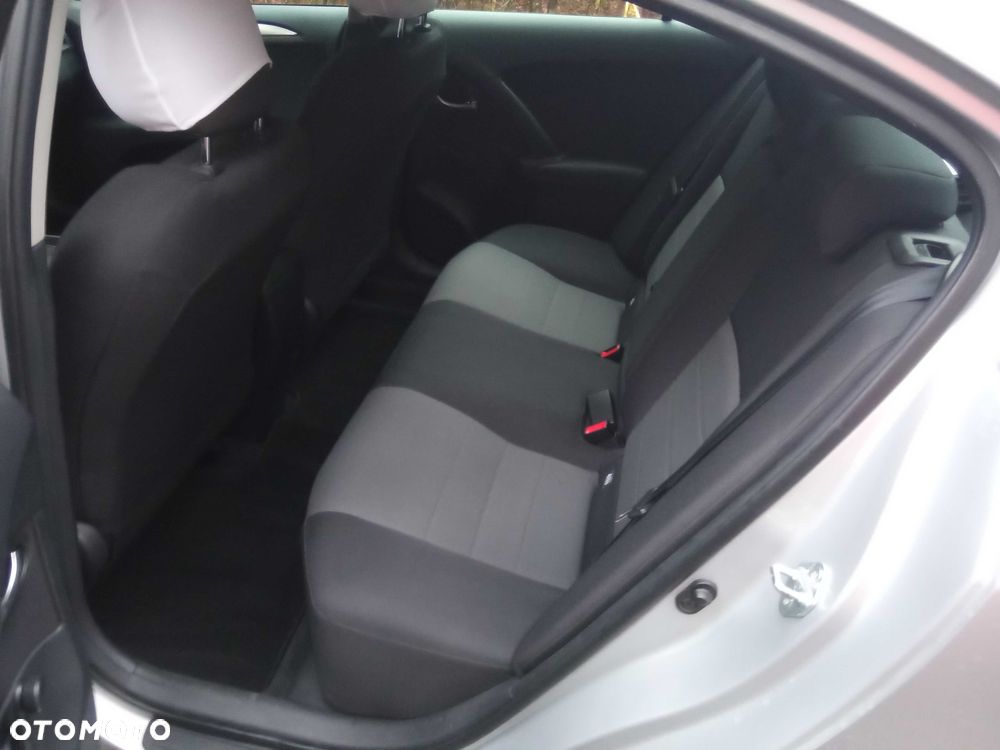 Toyota Avensis - 7