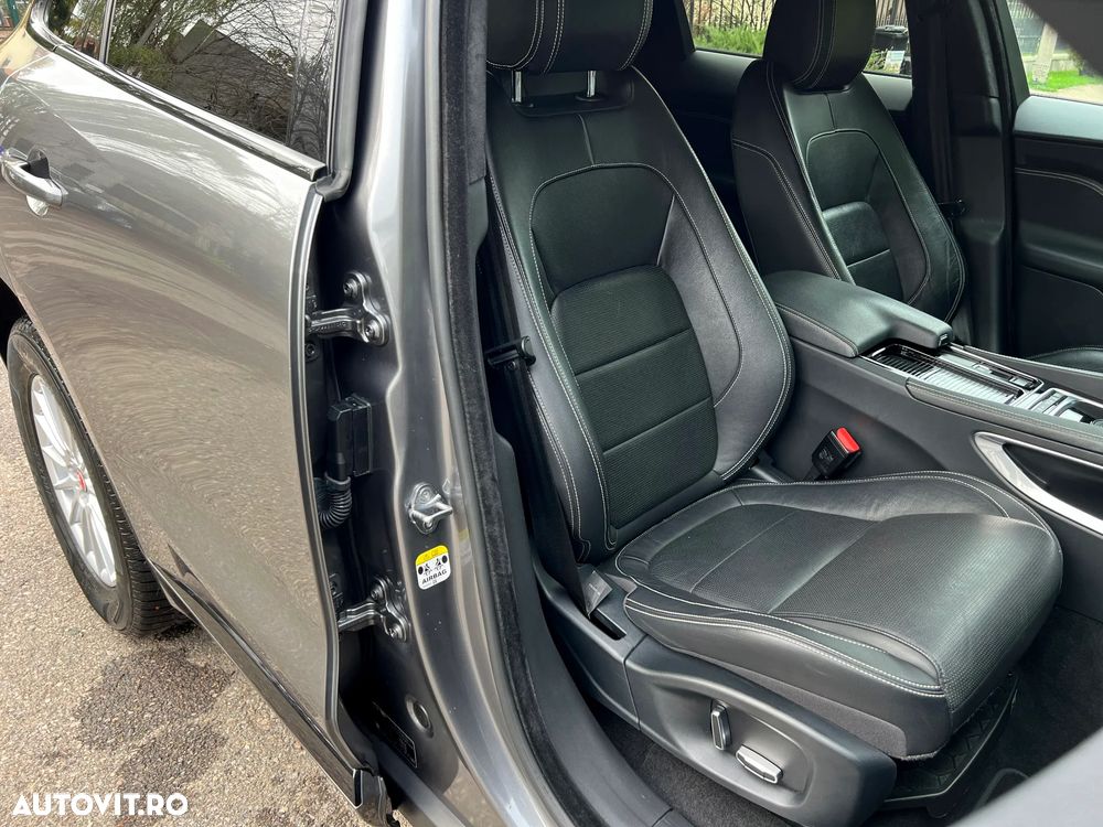 Jaguar F-Pace 25t AWD R-Sport - 13