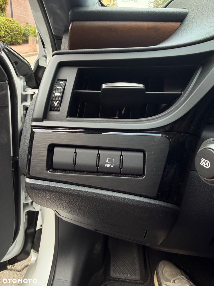 Lexus ES - 11