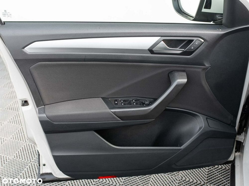 Volkswagen T-Roc - 10