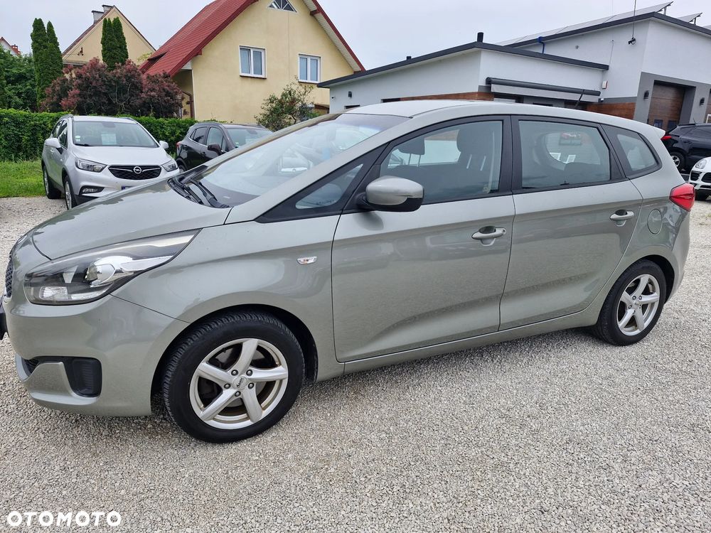 Kia Carens - 4