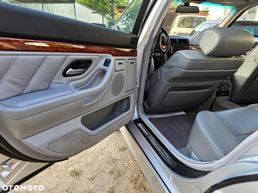 BMW Seria 7 740iL - 11