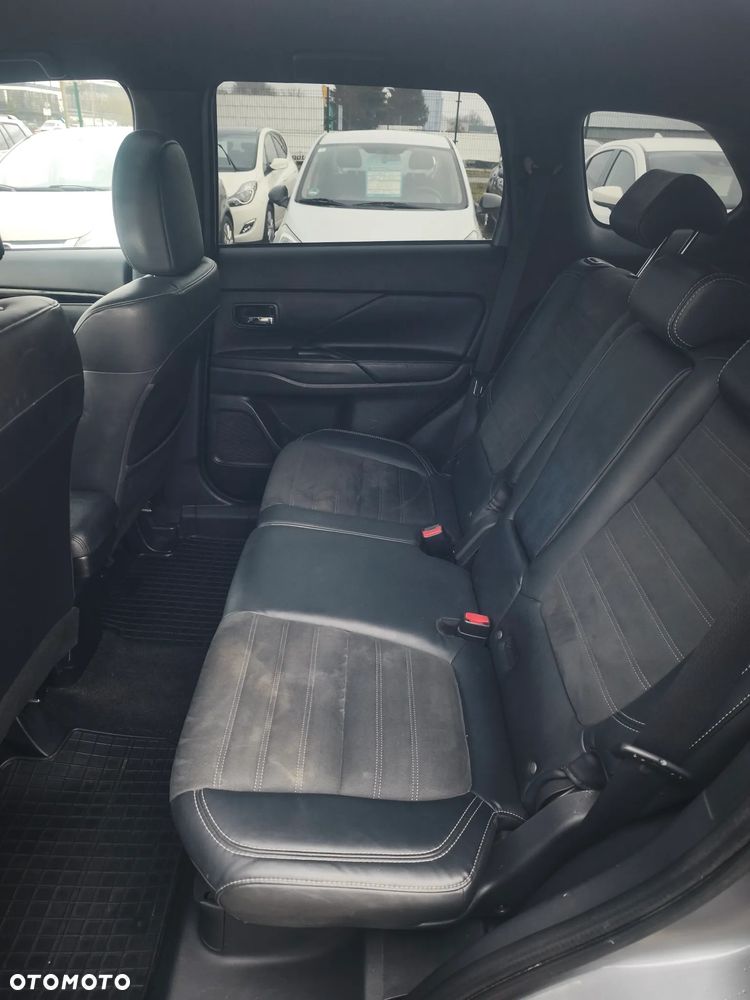 Mitsubishi Outlander 2.0 2WD Plus - 17