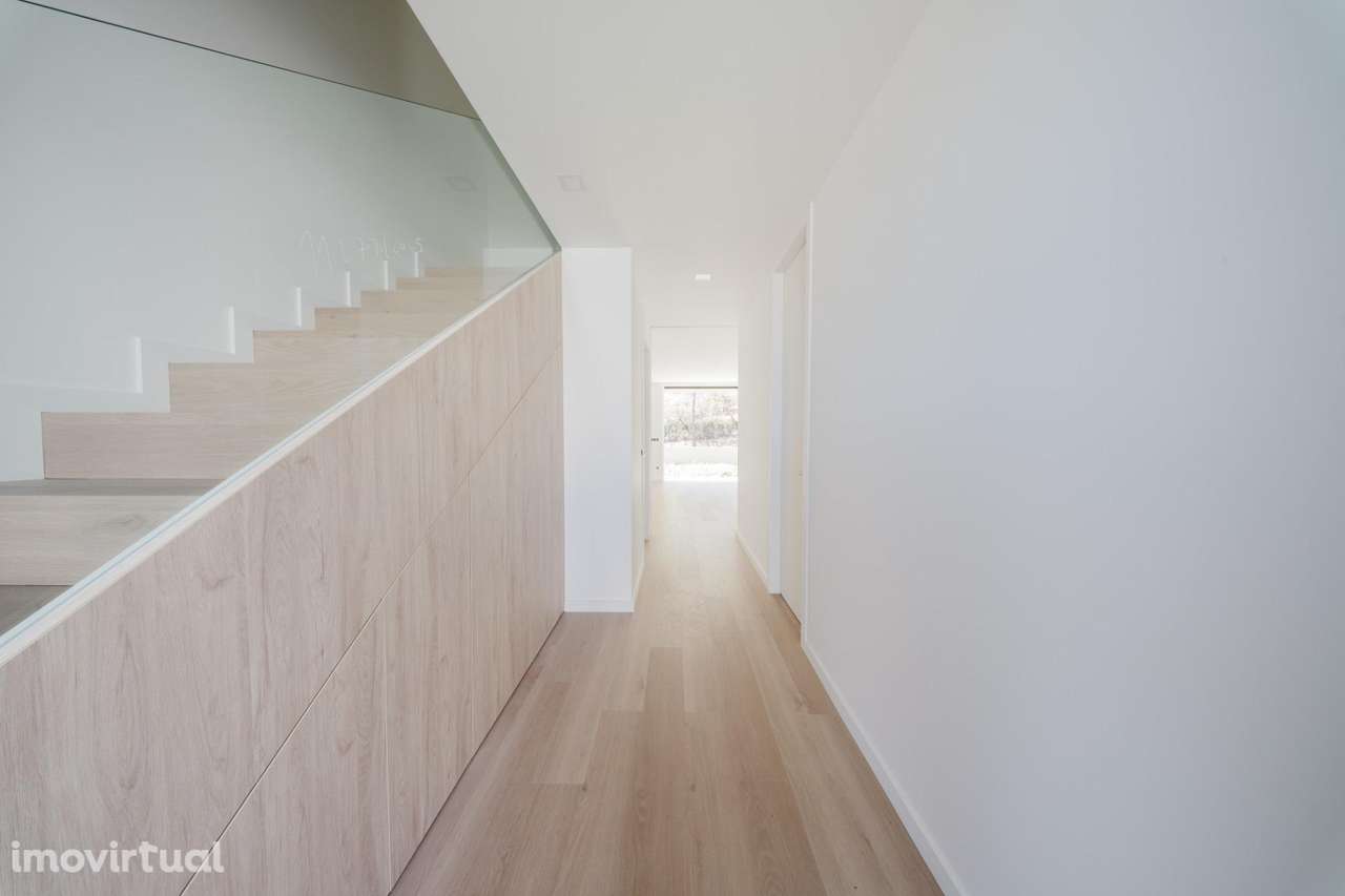Moradia T3 com 3 Suites, Garagem e Jardim | Póvoa de Lanhoso - Grande imagem: 4/36