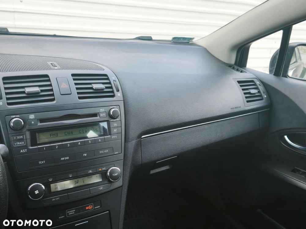 Toyota Avensis 1.6 Luna - 15
