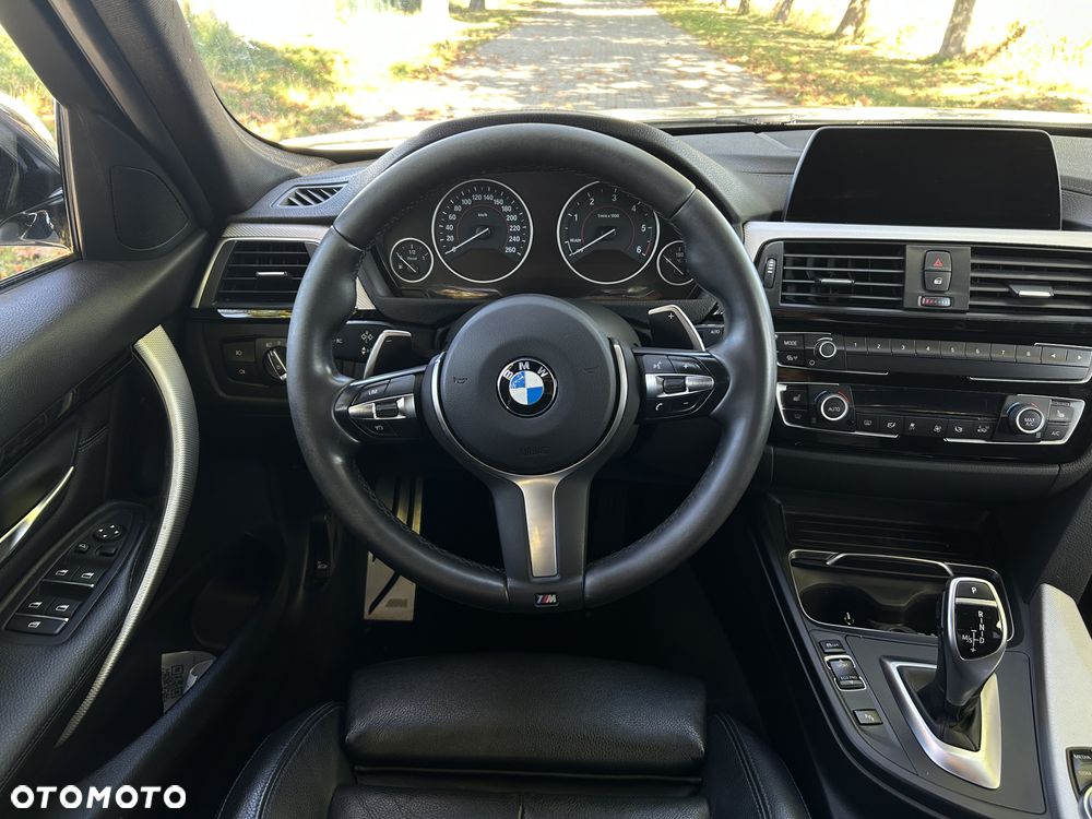 BMW Seria 3 320d M Sport - 9