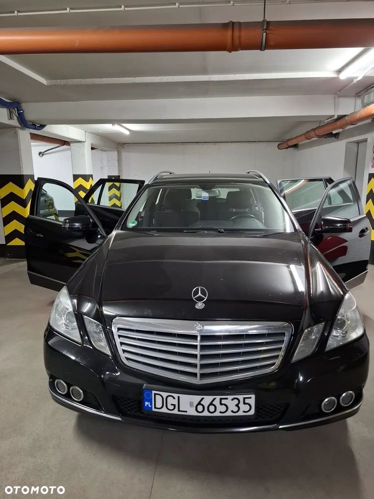 Mercedes-Benz Klasa E 200 T CGI BlueEFFICIENCY Automatik - 1