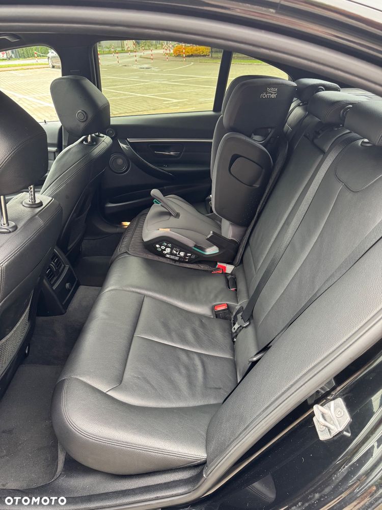 BMW Seria 3 330e iPerformance M Sport Shadow - 16