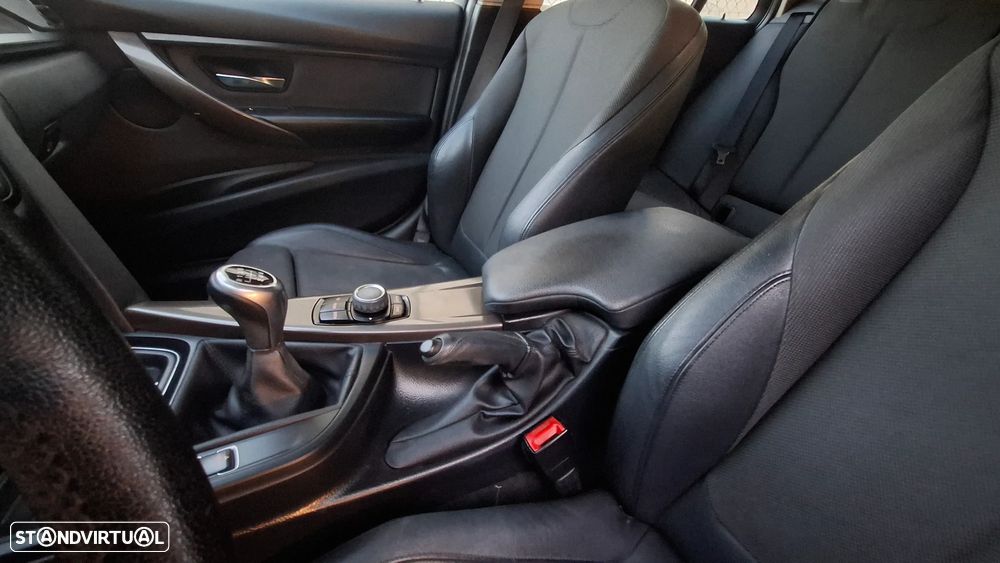 BMW 318 d Line Sport - 22