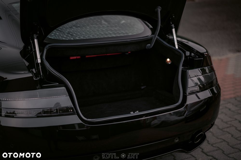 Aston Martin DB9 - 21