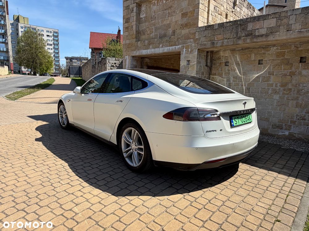 Tesla Model S 85 D - 5