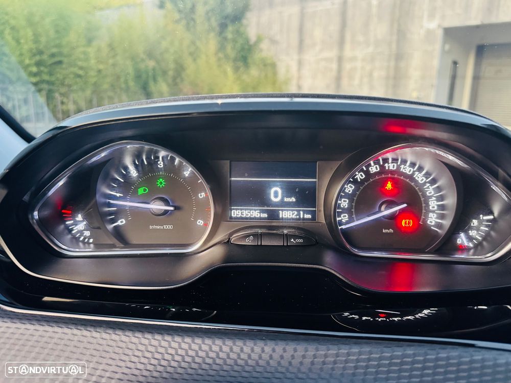 Peugeot 208 1.6 BlueHDi GT Line - 8
