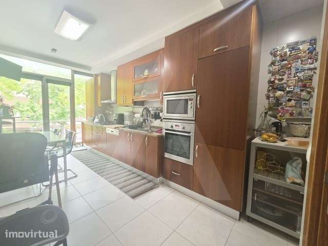 Apartamento T3 mobilado, lugar de garagem e arrumos em São Bernardo - Grande imagem: 5/22