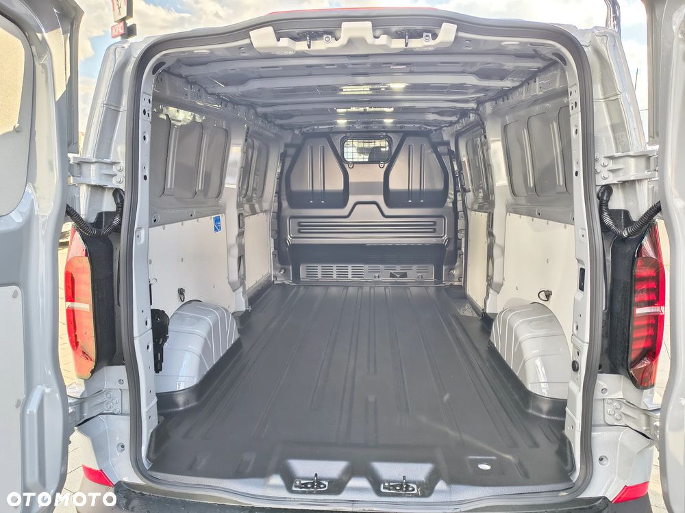 Volkswagen Transporter L2H1 Plus - 16