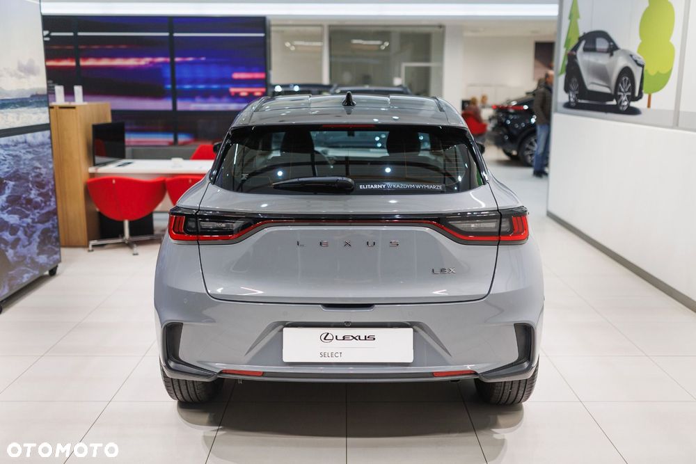 Lexus LBX - 6
