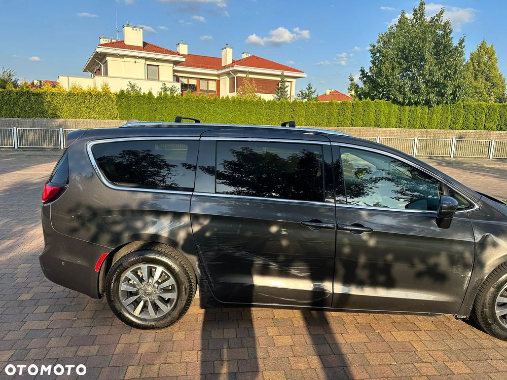 Chrysler Pacifica - 4