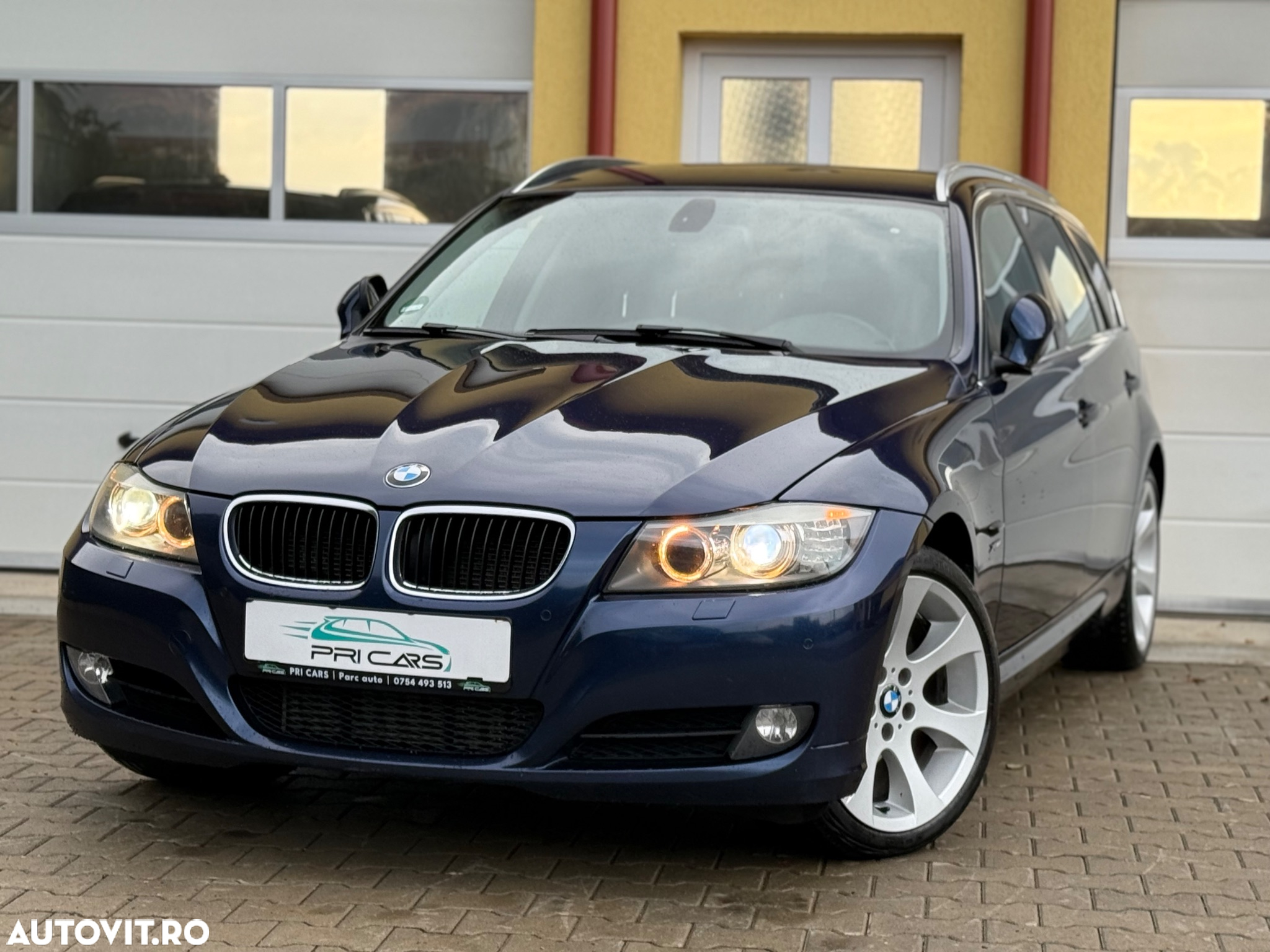 BMW Seria 3 320d Touring xDrive Aut. - 2