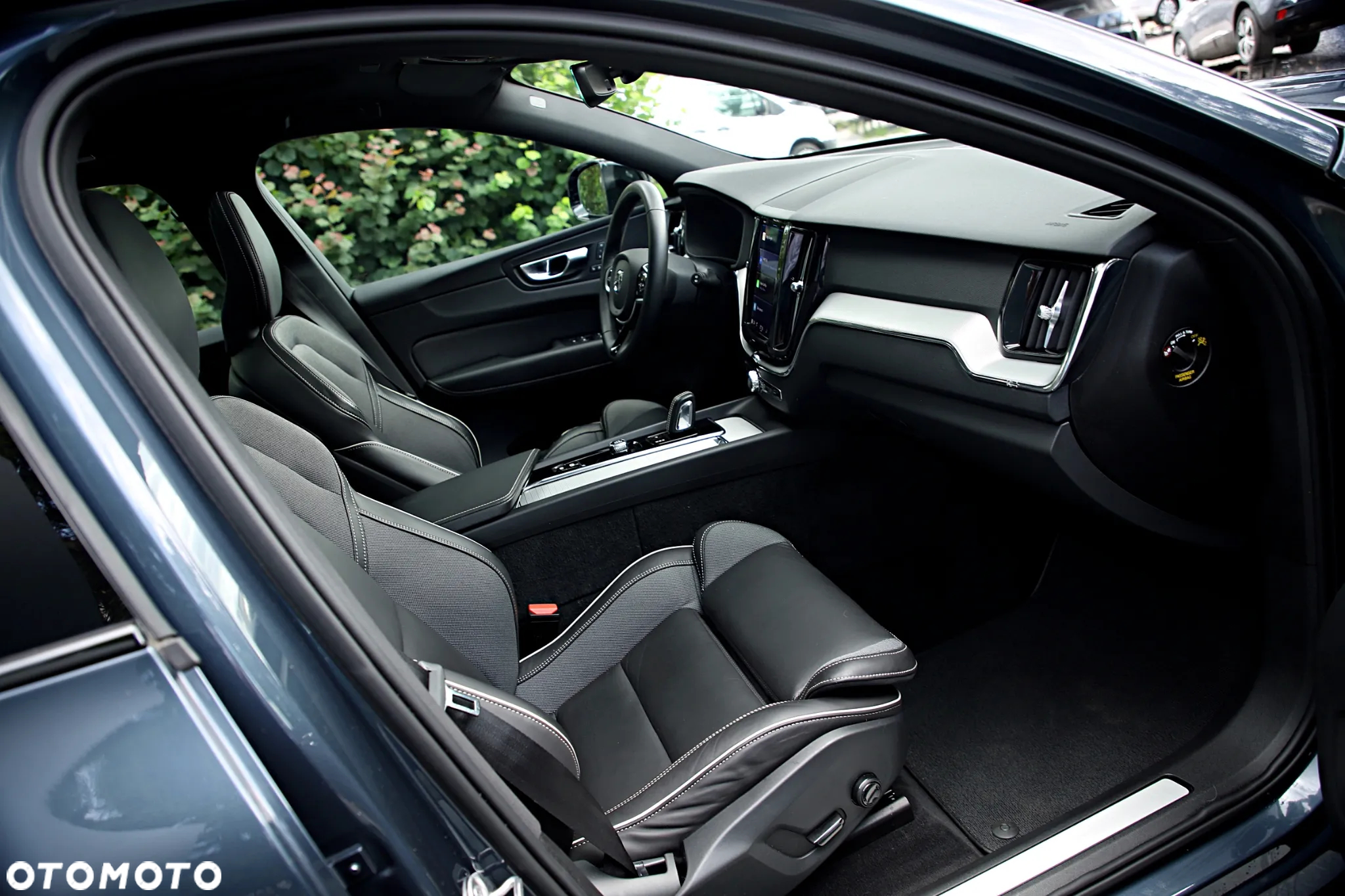 Volvo XC 60 T8 Plug-In Hybrid AWD R-Design - 24