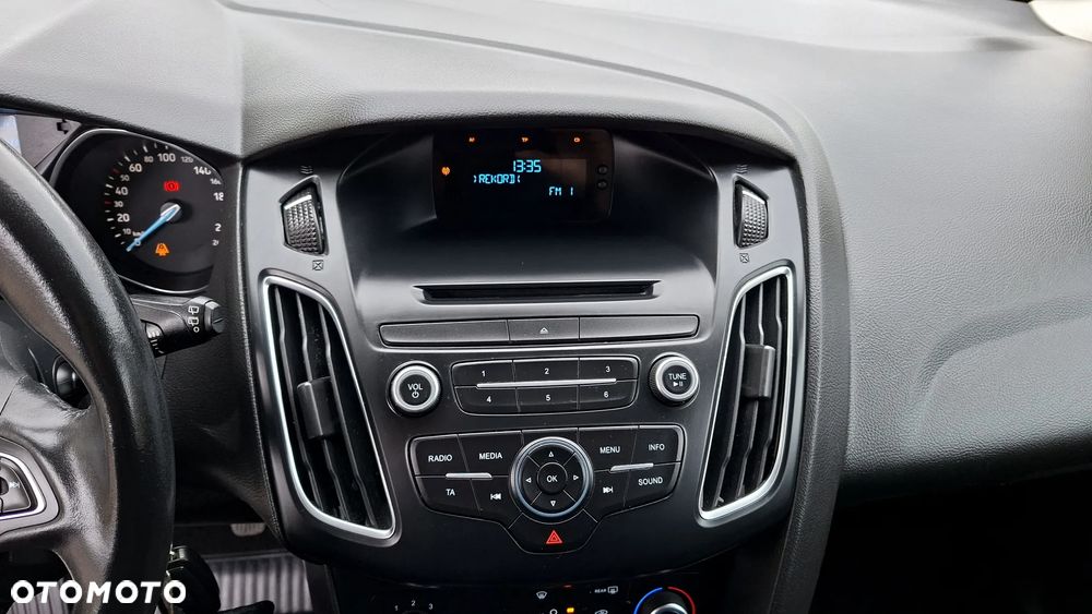 Ford Focus 1.0 EcoBoost Trend - 36