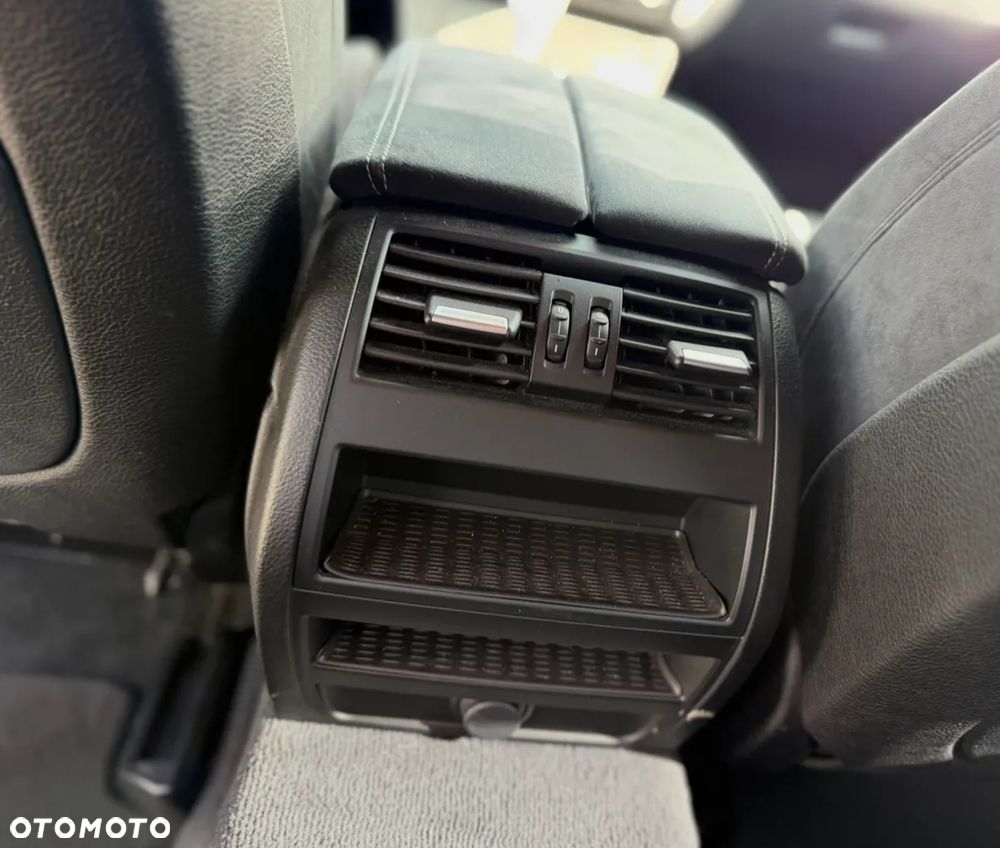 BMW Seria 5 520d M Sport - 23