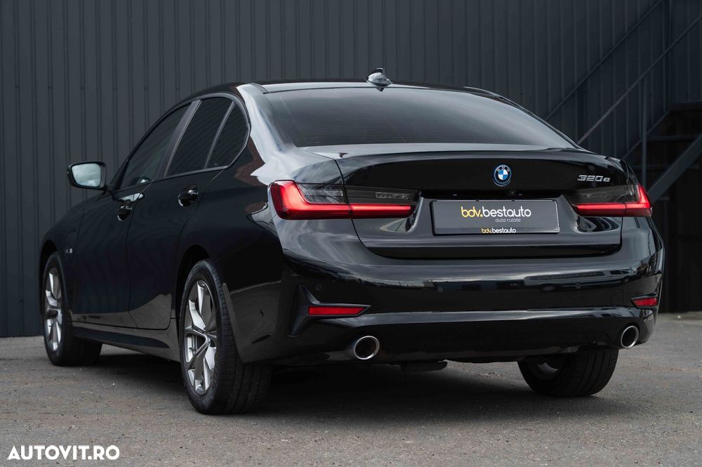 BMW Seria 3 320e AT PHEV - 32