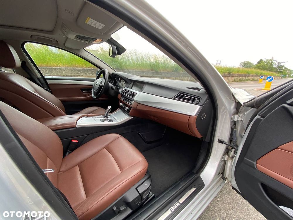 BMW Seria 5 528i xDrive Luxury Line - 6