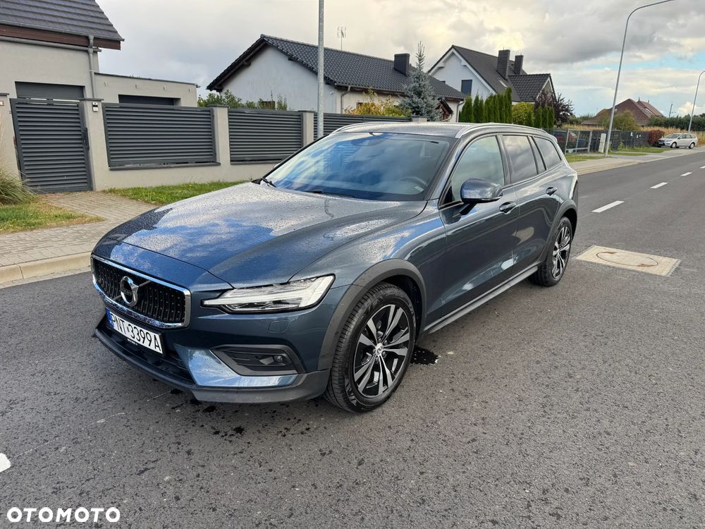 Volvo V60 Cross Country 2019 photo 2