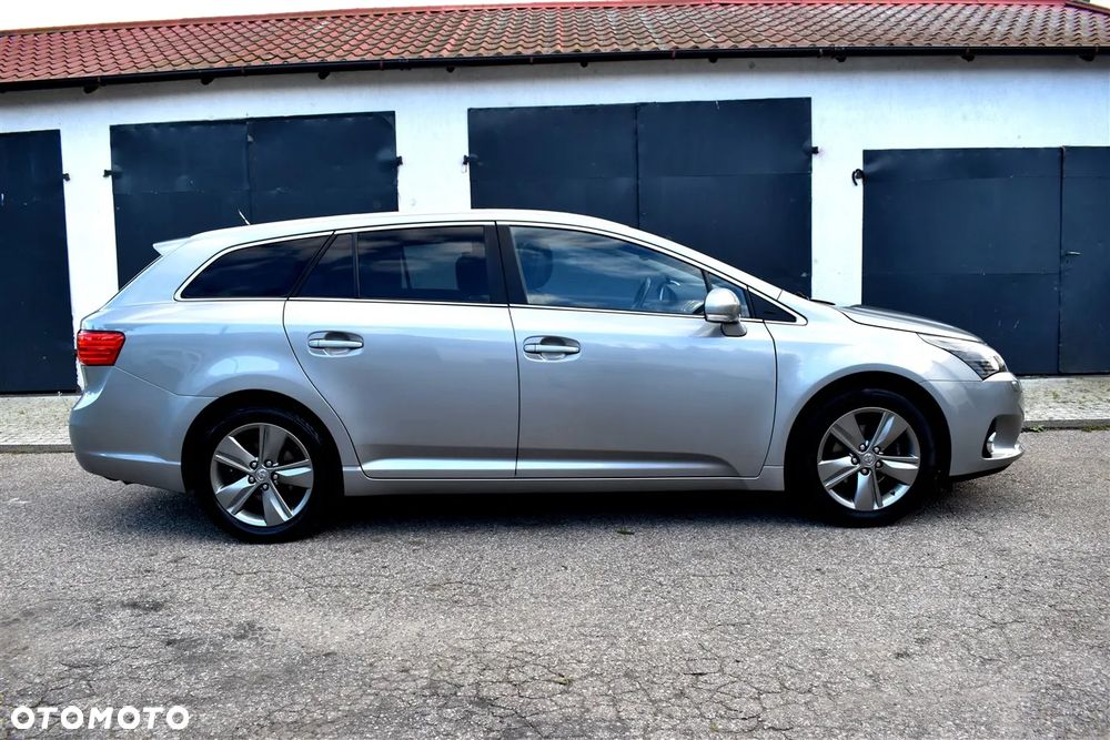 Toyota Avensis Touring Sports 1.8 Business Edition - 4