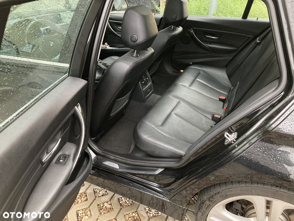 BMW Seria 3 318d xDrive Luxury Line - 17