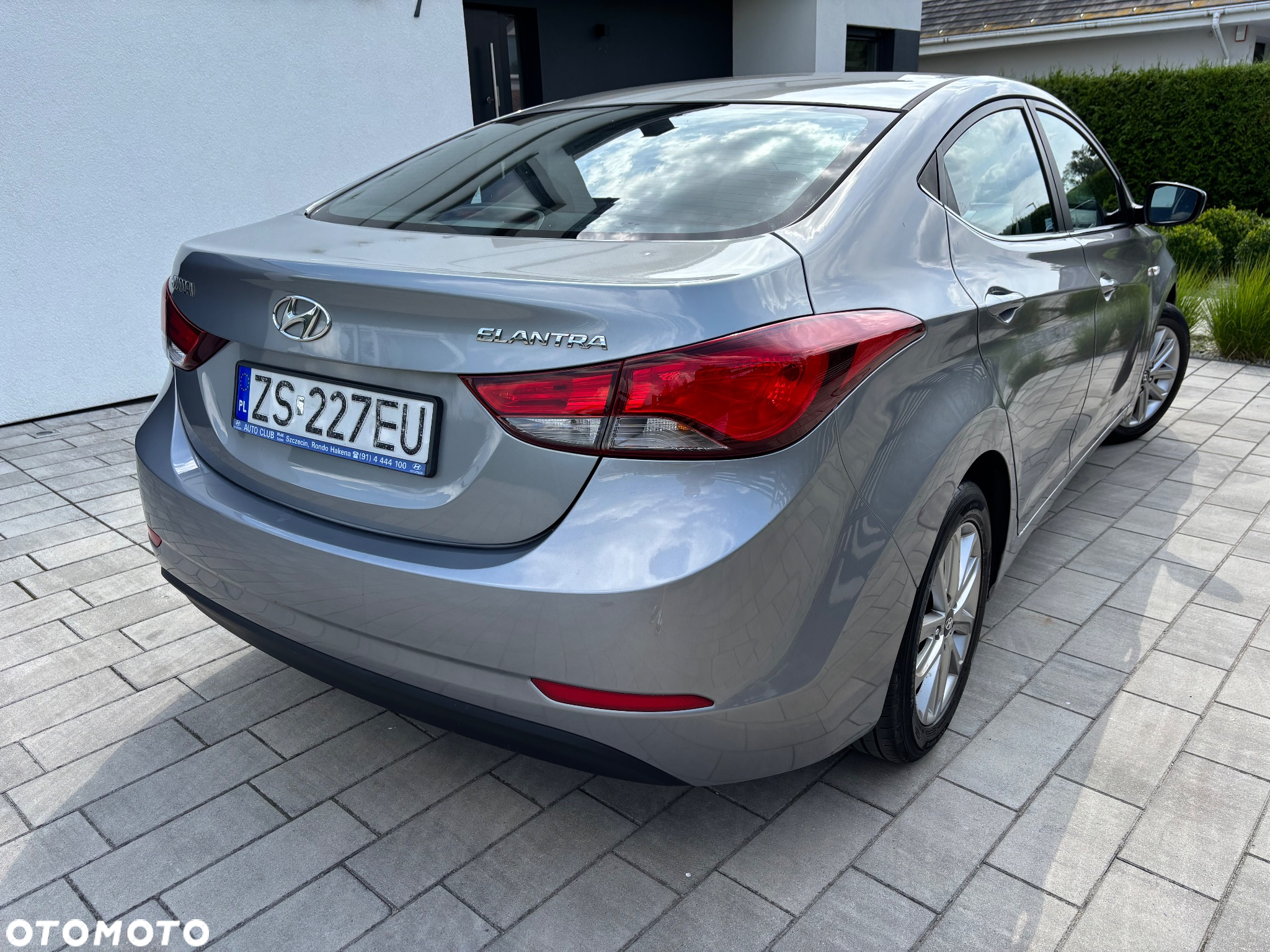 Hyundai Elantra 1.6 Comfort - 9