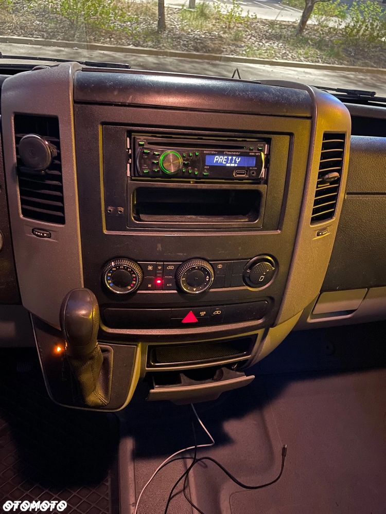 Mercedes-Benz Sprinter - 13