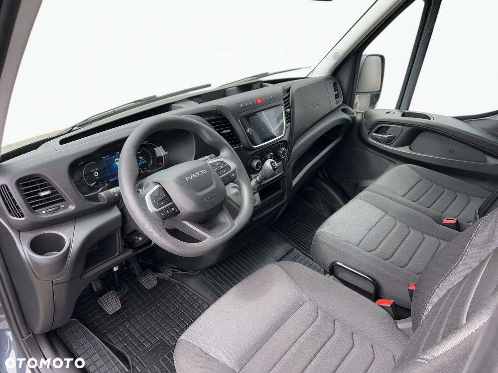 Iveco Daily 35S16H3.0 DOKA 3.0 Diesel 160KM Brygadowy 7-osób dostępny "od ręki" - 9