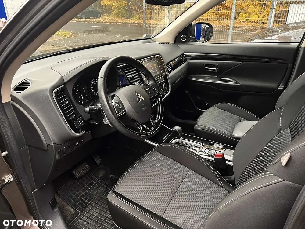 Mitsubishi Outlander 2.0 Intense + 4WD CVT - 18