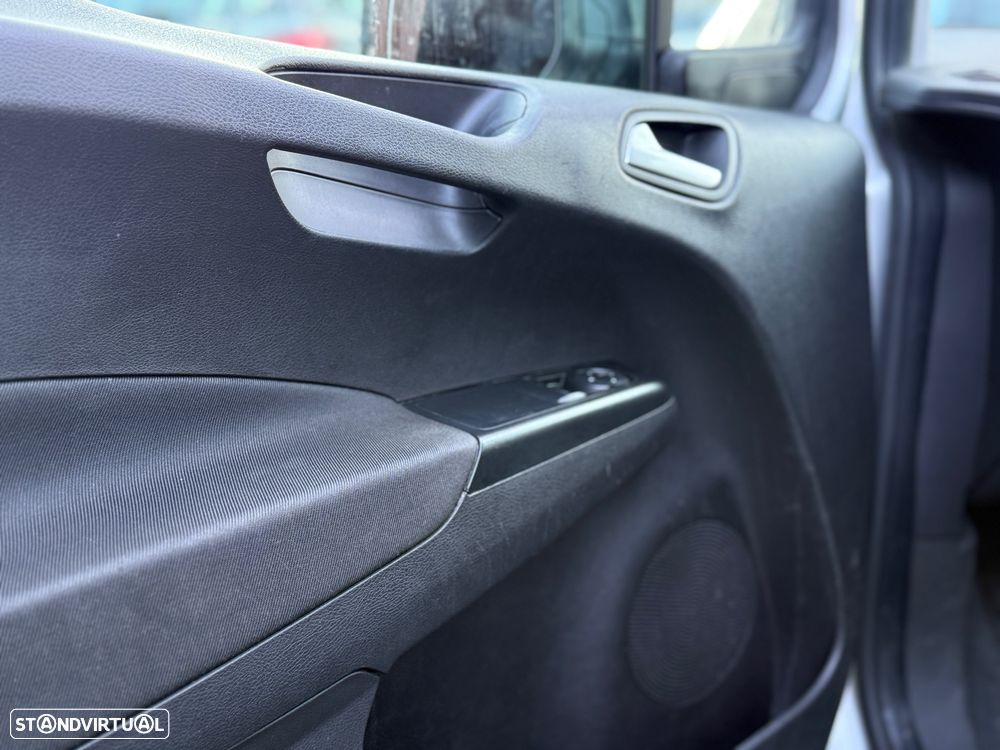 Ford Transit Courier - 22