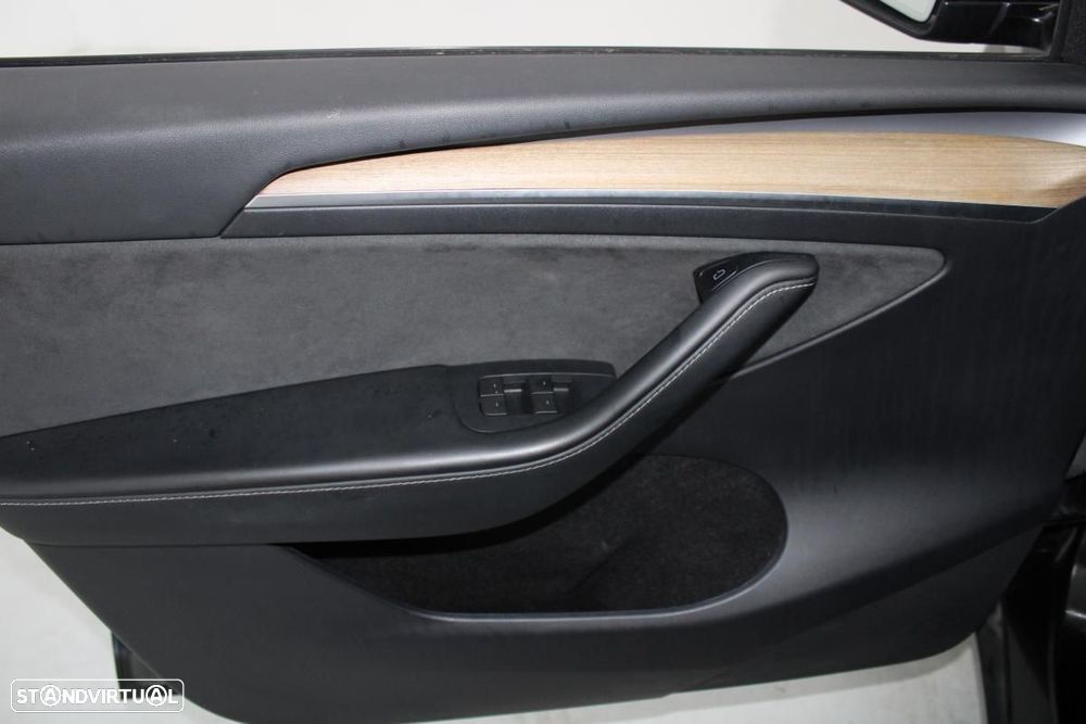 Tesla Model Y Standard - 10