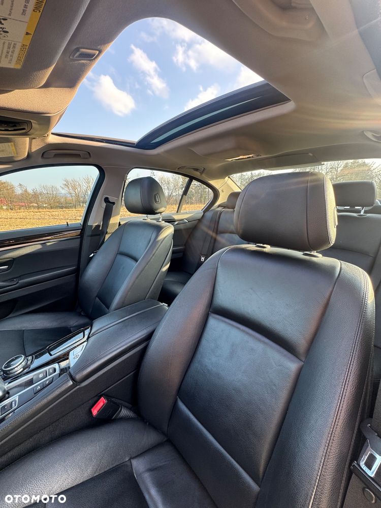 BMW Seria 5 535i xDrive Sport-Aut Luxury Line - 21