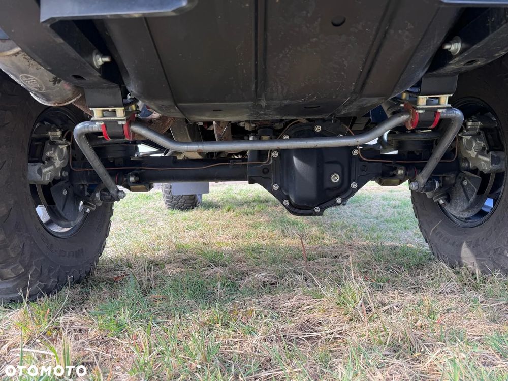 Land Rover Defender - 11