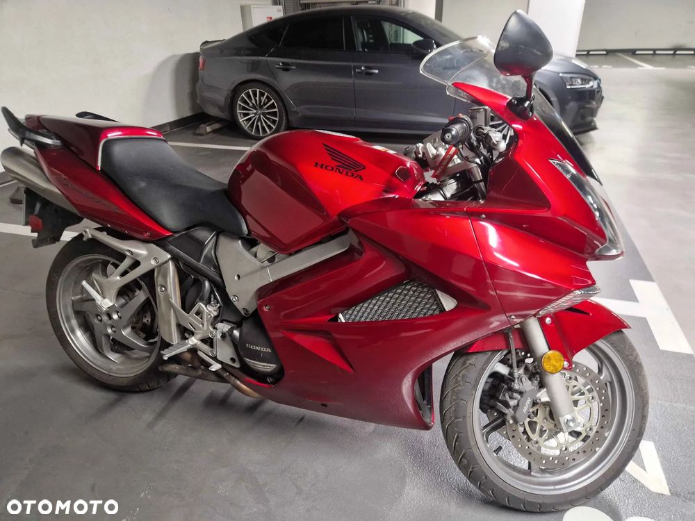 Honda VFR - 8