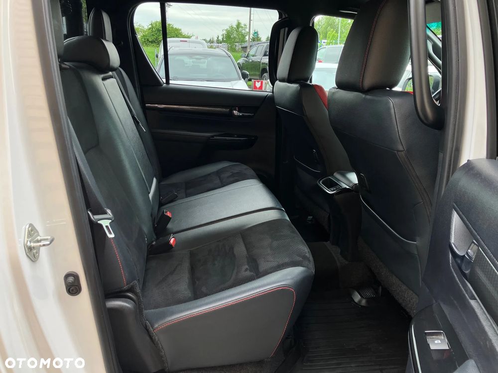 Toyota Hilux 2.8 D-4D Double Cab GR Sport 4x4 - 23