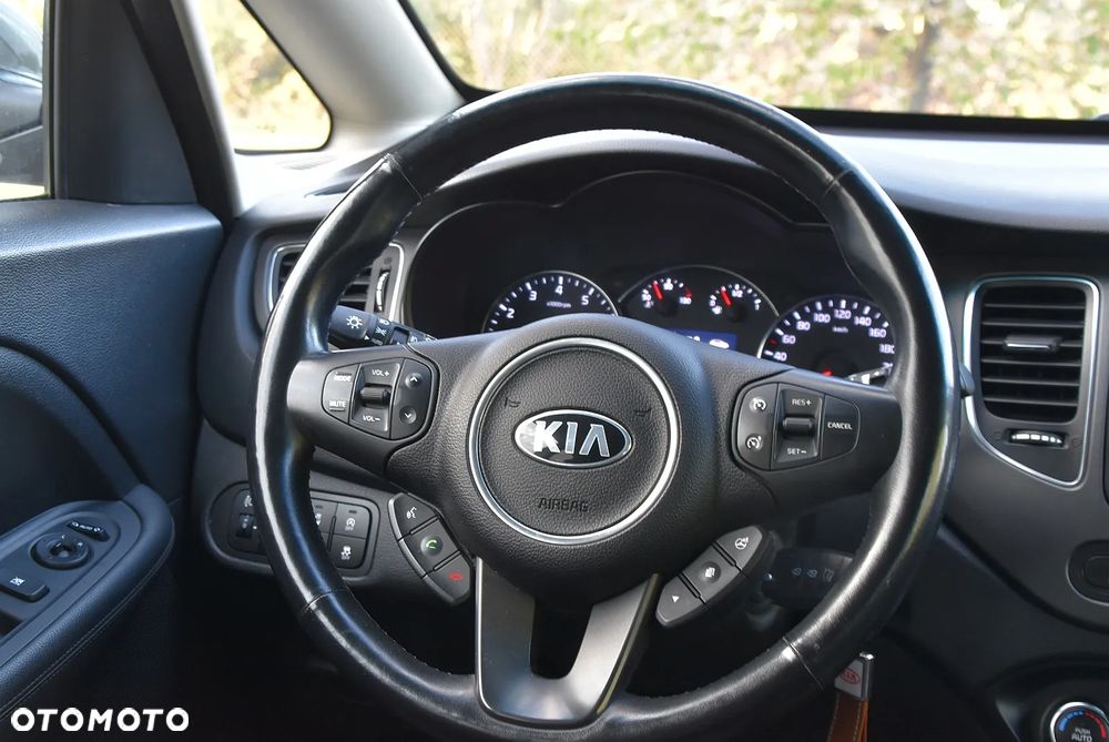 Kia Carens - 16