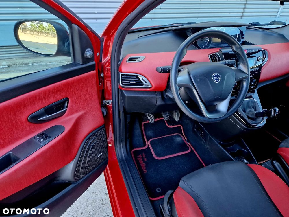 Lancia Ypsilon 1.2 8V Black&Red S&S - 20