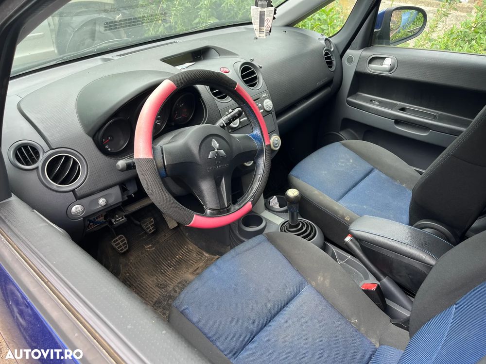 Dezmembrez Mitsubishi Colt 2006 albastru 1,1 1,3 benzina 2006 - 6