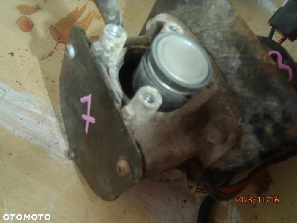 kompresor pompka zawieszenie silniczek  mocowanie tłok głowica zawór czujnik przewód wiązka kostka zbiorniczek range rover sport l320 discovery - 20