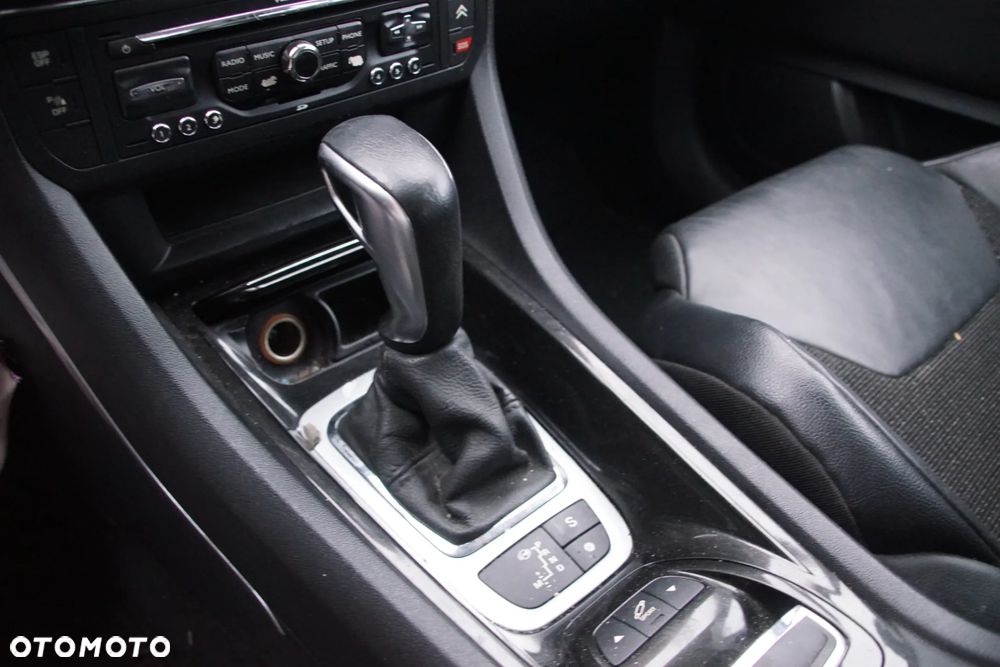 Auto na części - Citroen C5 II X7 Lift 2.0 HDI 163 KM RH02 20GF13 EEH 2011R Silnik Skrzynia Drzwi Klapa Zderzak Błotnik Lampa Lusterko Szyba Klamka Deska Kokpit Sterownik Moduł Czujnik Licznik Wyświetlacz Panel Kierownica - 12