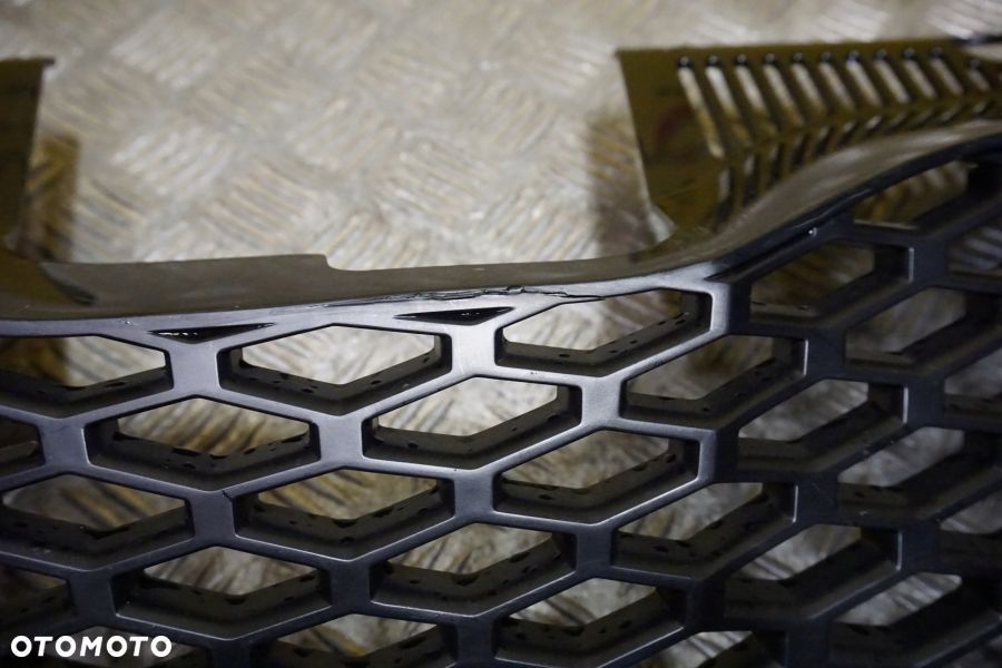 TOYOTA SIENNA 2011 - 2017 Atrapa Przód Grill Chrom USA - 5