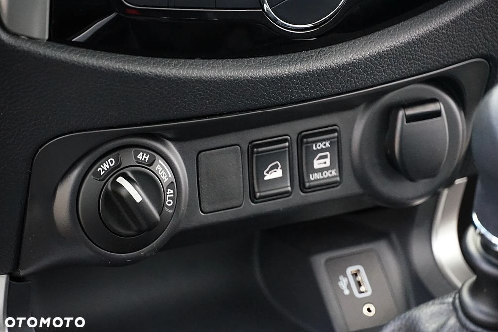 Nissan Navara DC 4x4 S&S Tekna - 34