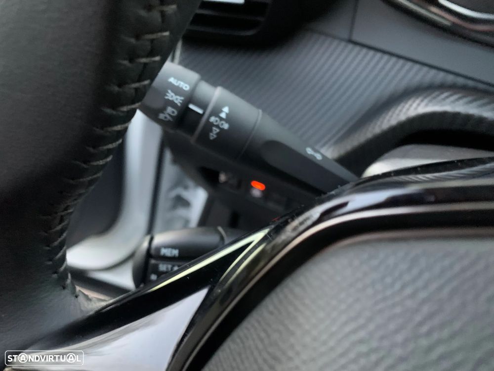 Peugeot 2008 1.5 BlueHDi Allure Pack - 24